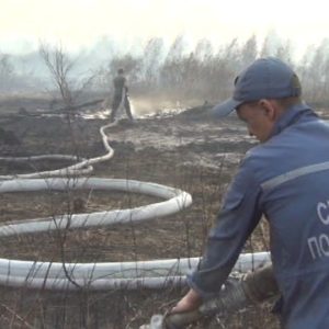 Працівники Черкаської ТЕЦ допомагають боротися з пожежею на ірдинському торфосховищі